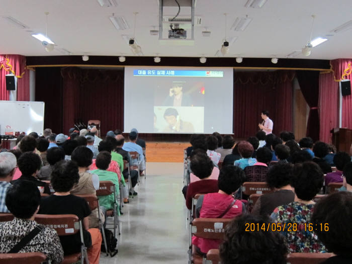 부산지방우정청은 지난 28일 진해노인종합복지관에서 150여명의 어르신을 대상으로 보이스피싱 예방 설명회를 진행했다.