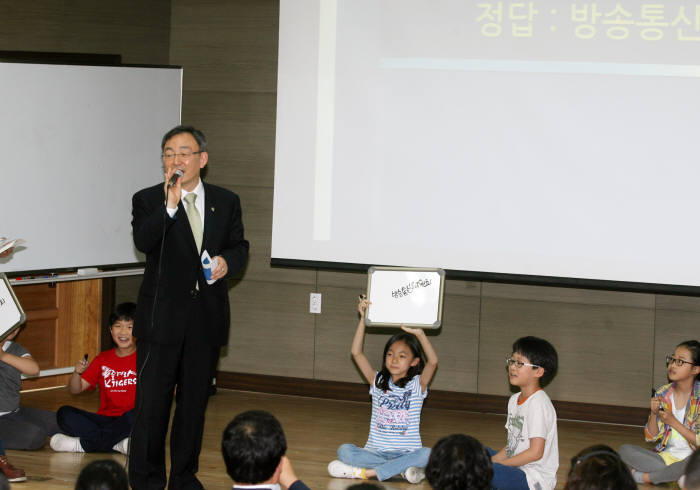 최성준 방통위원장 “따뜻한·칭찬하는 댓글을 답시다”