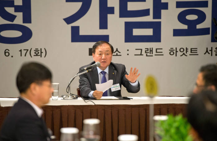 김주하 농협은행장이 서울 소재 기업 CEO와 간담회를 갖고 의견을 나눴다