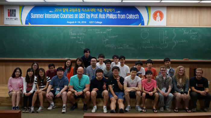 GIST는 미국 칼텍의 전임교수를 초청해 진행하는 `칼텍 교원 초청 여름 단기집중강좌`가 지난 4일 개강해 학생들의 열띤 호응 속에 열리고 있다