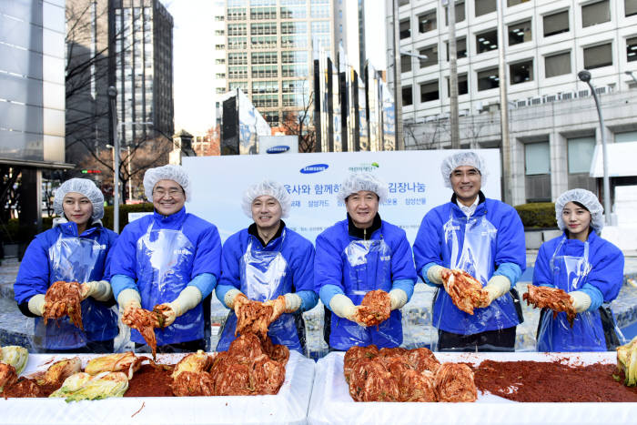 삼성 금융 계열사 5곳, 합동으로 `행복한 김장 나눔` 봉사활동