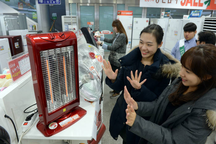 난방용품 불티, 유통업계 반갑다 `한파`