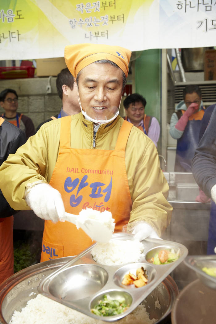 SGI서울보증 김옥찬 대표, 연말맞아 밥도 푸고 마음도 나누고