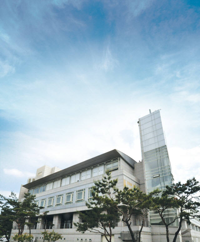 대구사이버대학교는 사회복지와 재활분야에서 오랜 역사와 전통을 자랑하는 대학이다.