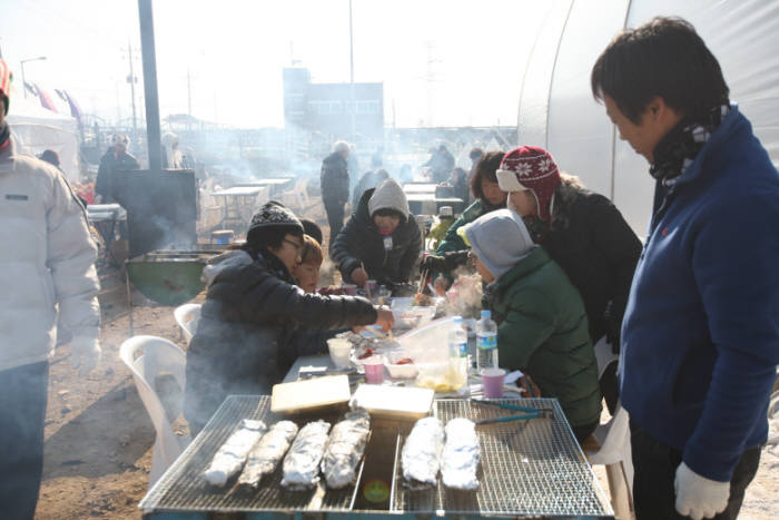 자라섬 씽씽 겨울축제 송어구이장