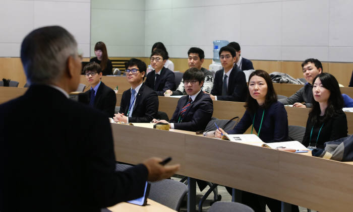 전경련, 사법연수생 경제교육