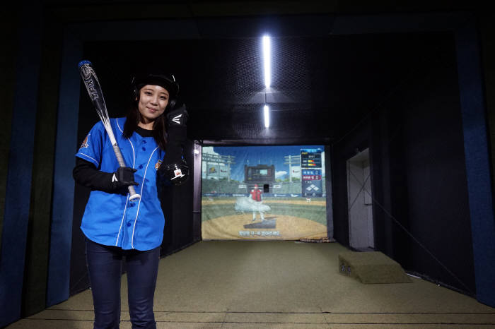 겨울방학 맞아 `스크린 야구`등 실내 스포츠 인기몰이