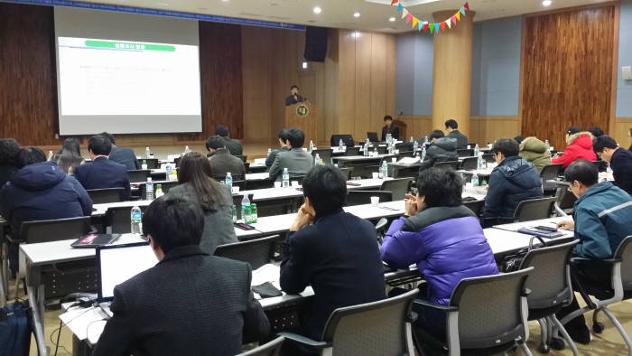 한국광기술원과 호남대ICT인력양성사업단은 28일 호남대 IT스퀘어에서 ‘LED융합산업허브구축사업 핵심기술 세미나’를 개최했다.