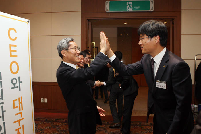 윤종규 KB국민은행장, 현장경영 강화