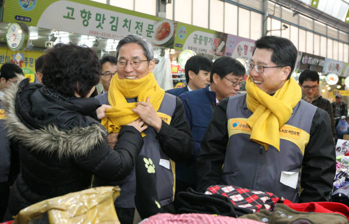 KB국민은행, 전통시장시장 사랑나눔 행사 가져