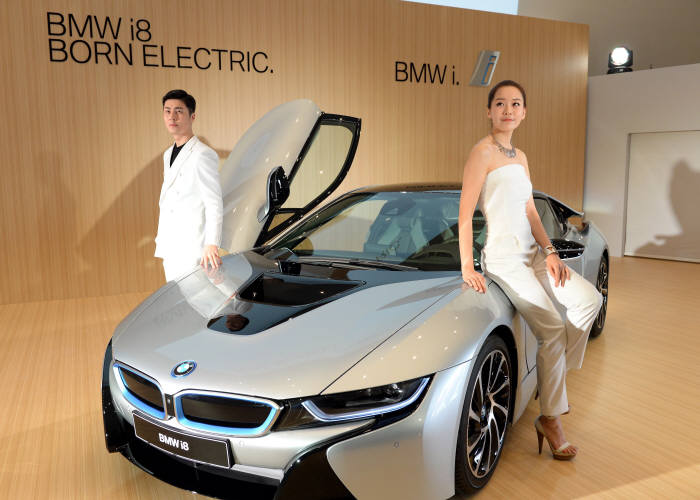 2억도 안되는 BMW 하이브리드 스포츠카가 나왔다