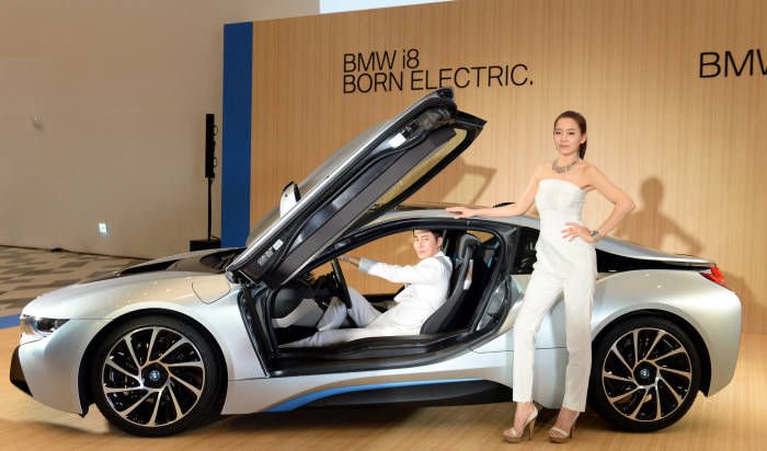 2억도 안되는 BMW 하이브리드 스포츠카가 나왔다