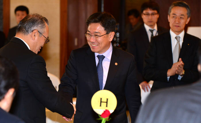 윤상직 장관, "인센티브 개선 등 외국인 투자환경 개선"