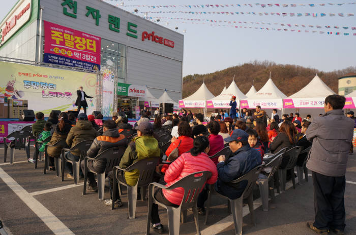 지난 3월 경기 광주점 주말장터 행사 사진 <전자랜드프라이스킹 제공>