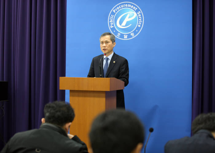 김상규 조달청장이 연초 분할발주를 포함한 발주제도 개선방안을 발표하고 있다.