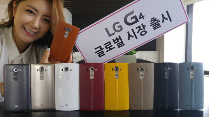 LG전자가 전략 스마트폰 ‘LG G4’로 글로벌 시장을 본격적으로 공략한다. 이달 말부터 홍콩, 터키, 러시아 등을 시작으로 세계 약 180개 이동통신사에서 순차적으로 출시할 예정이다.