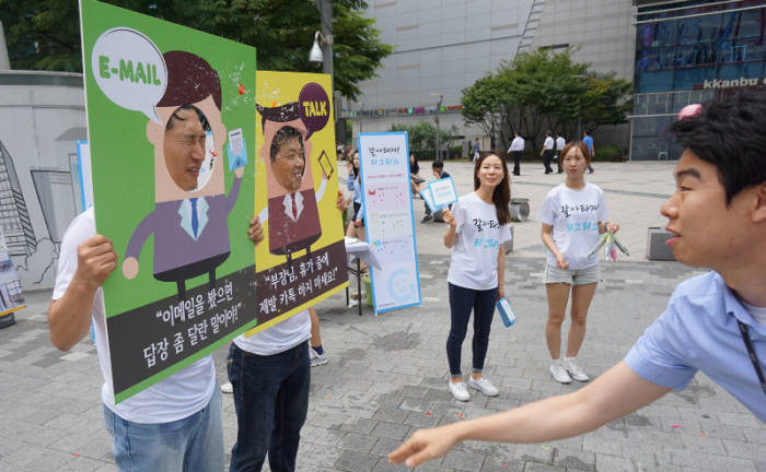 타이거컴퍼니는 7일 서울 상암동 누리스퀘어 광장에서 ‘지긋지긋한 이메일, 이제 티그리스로 갈아타자!’라는 슬로건으로 소비자 참여형 이벤트를 개최했다.