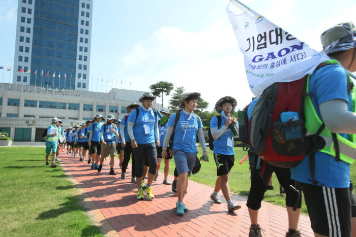 대구대 학생들이 27일 기업탐당 대장정에 돌입했다. 이 행사는 30일까지 이어진다.