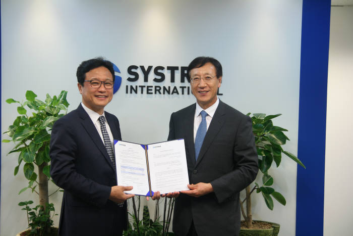 최창남 시스트란인터내셔널 대표(왼쪽)과 임현철 바이텍정보통신 대표가 업무 제휴를 맺었다.