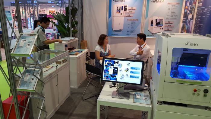 미르호는 최근 중국 상하이에서 열린 ‘차이나덴탈쇼(CDS) 2015’에 참가해 치과용 보철물 가공기기 `지-애드(G-Aid)`를 선보였다.