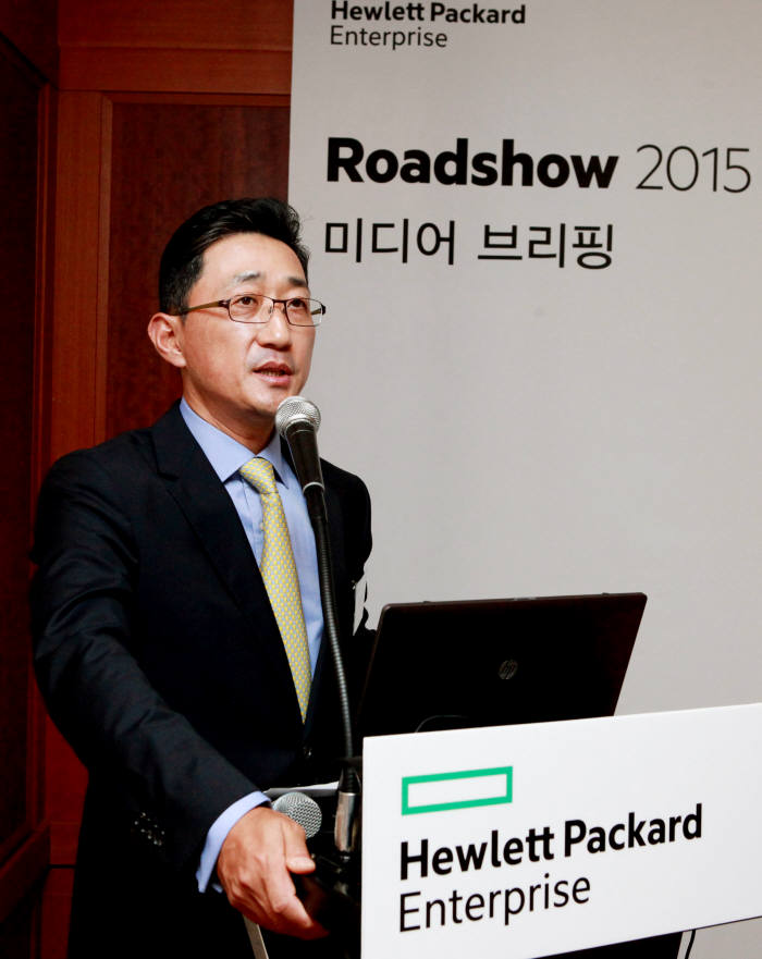 함기호 한국HP 대표이사가 회사 분할과 향후 사업 전략에 대해 설명하고 있다.