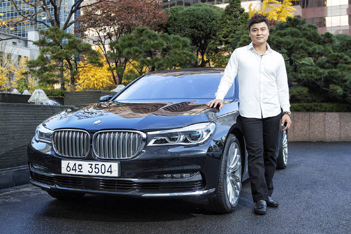 BMW코리아가 추신수 선수에게 의전 차량으로 제공한 BMW 750Li xDrive Prestige