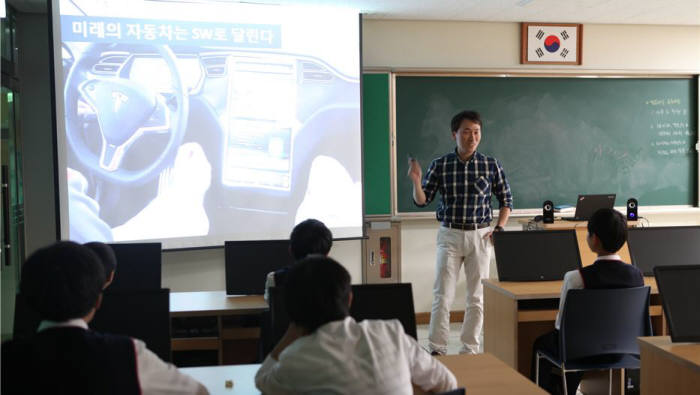 충북 음성군 동성중학교에서 진행된 SW 마법이야기 교육 모습 <사진 NIPA>