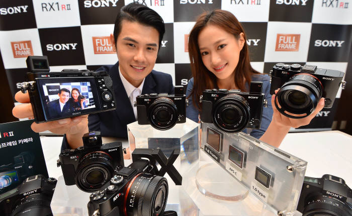 소니코리아, 4230화소 최소형 풀프레임 카메라 RX1R II 출시