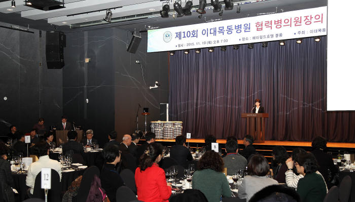 지난 19일 서울 강서구 메이필드호텔에서 열린 ‘제10회 이대목동병원 협력병·의원장의 밤’ 행사에서 유경하 이대목동병원장이 인사말을 하고 있다.