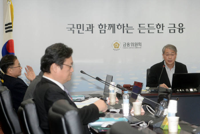 인터넷전문은행, 케이뱅크은행과 한국카카오은행 선정