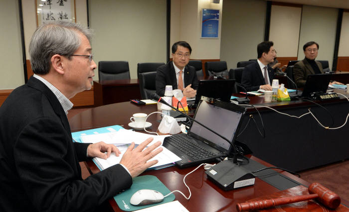 인터넷전문은행, 케이뱅크은행과 한국카카오은행 선정