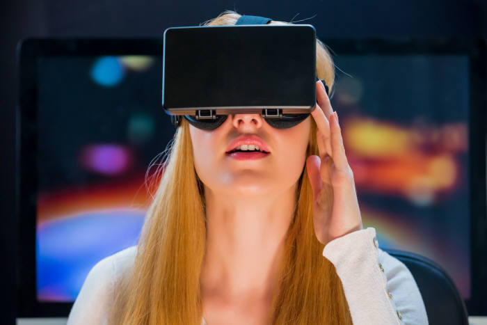 [글로벌 시장은 지금]<47>가상현실(VR)헤드셋