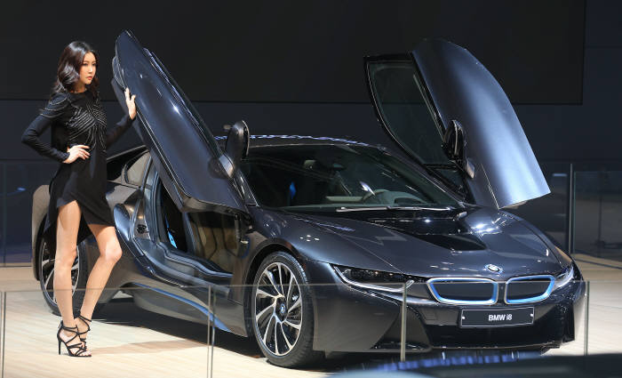 BMW i8