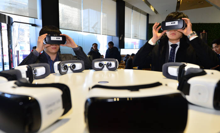 KT가 평창동계올림픽 5G 준비현황을 발표하며 공개한 3D VR 체험존 모습.