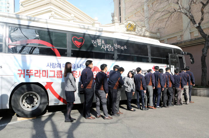 귀뚜라미그룹(회장 최진민)은 17일 오전 9시부터 서울시 화곡사업장, 충청북도 아산사업장, 경상북도 청도사업장 등 3곳에서 `이웃사랑 헌혈 캠페인`을 실시한다고 밝혔다.