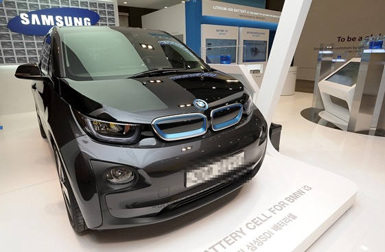 삼성SDI 부스에 전시된 BMW i3