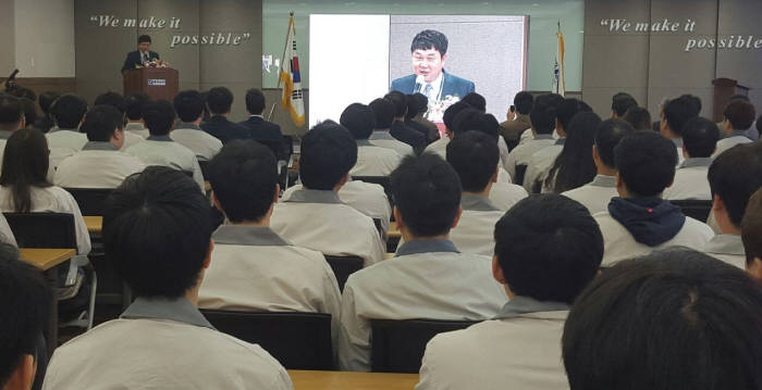 서기만 베셀 대표가 28일 베셀 수원 본사 준공 기념행사에서 기념사를 하고 있다.