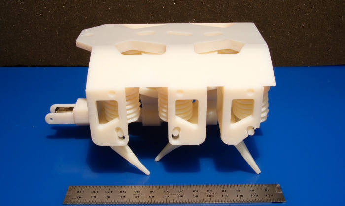 3D프린터로 찍어낸 걸어다니는 로봇.
