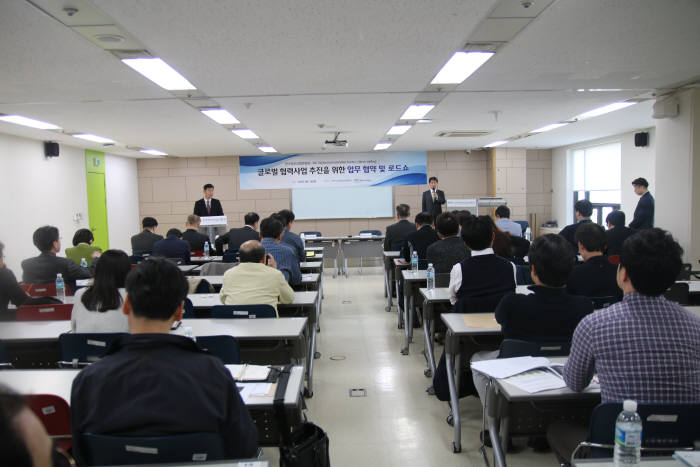 한국정보산업연합회(회장 김대훈)는 11일 실리콘밸리 글로벌혁신센터(KIC·소장 이헌수) 업무 협약 체결과 함께 해외 진출에 관심을 가진 국내 ICT 기업과 해외 창업 예정자 등을 대상으로 `북미 시장 진출 지원 프로그램 로드쇼`를 개최했다.