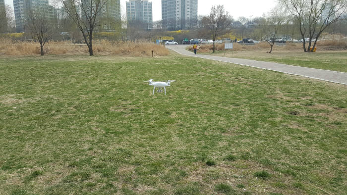 DJI 팬텀4 비행 장면