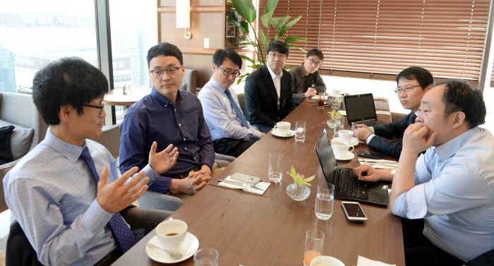 [전자신문-한국핀테크산업협회 공동 지상좌담회]핀테크 산업 `링크` 역할 올인