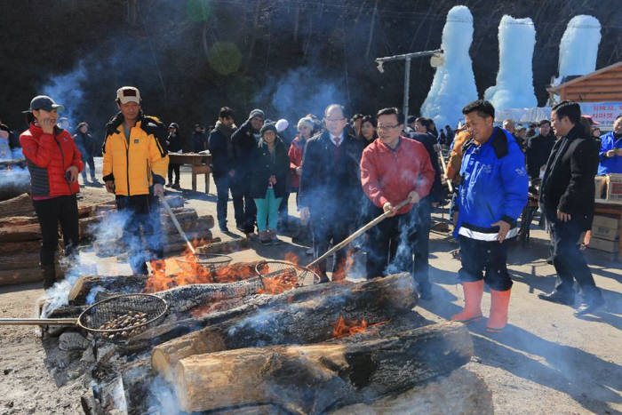 이동필 농식품부 장관이 청양 알프스마을을 방문, 농촌체험관광의 실태와 문제점을 점검했다