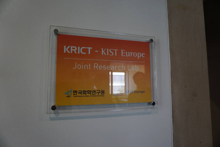 KRICT- KIST Europe 공동연구실 현판식