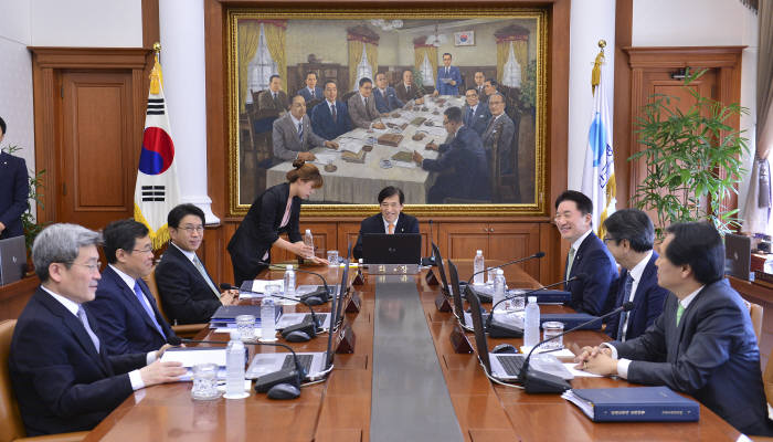 한국은행 기준금리 11개월째 동결