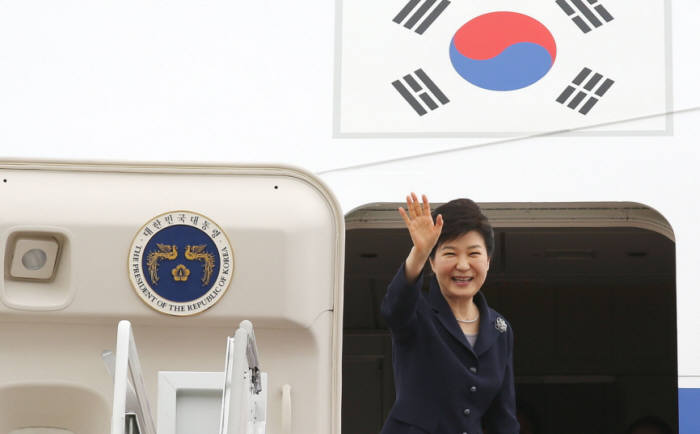 에티오피아 총리, 朴대통령 공항 직접 영접…靑 "매우 이례적"