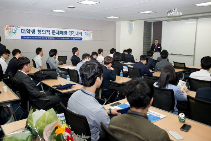 8일 한국표준협회가 주관하는 `2016 대학생 창의적 문제해결 경진대회`가 서울 상공회의소에서 열렸다.