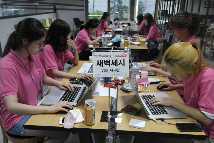 이른바 `경단녀` 문제 해결을 위한 `SW여성인재 수급 활성화 사업`이 하반기 시작된다. 사진은 지난해 SW여성주간 행사 모습.