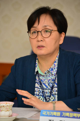 정기애 국가기록원 기록정책부장은 "역사적 가치를 남기는데 사회적 정서가 확산되지 못했다"며 "디지털 기록을 보존하기 위한 법적, 제도적 지원이 필요하다"고 밝혔다. ICA 서울 총회가 디지털 기록 보존에 대한 사회적 합의를 이끌어내고 세계 트렌드를 확인할 수 있는 자리가 될 것으로 기대했다.