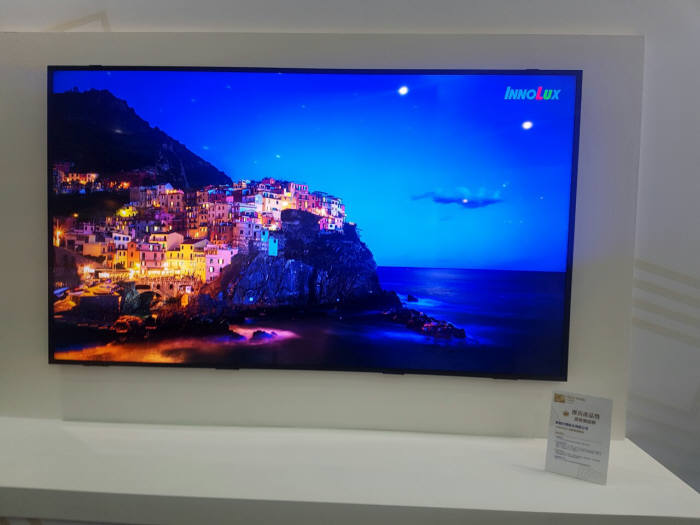 이노룩스 100인치 4K LCD 패널.