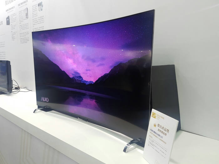 AUO 65인치 4K 배젤리스 곡면 LCD 패널.